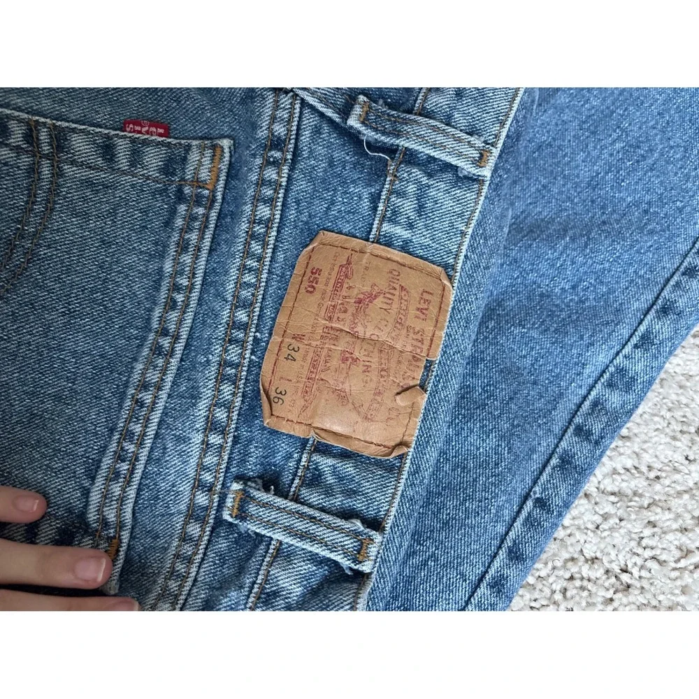 Vintage Levi 550 Relaxed Fit Tapered Leg Blue Denim Jeans 34x36 90s Streetwear